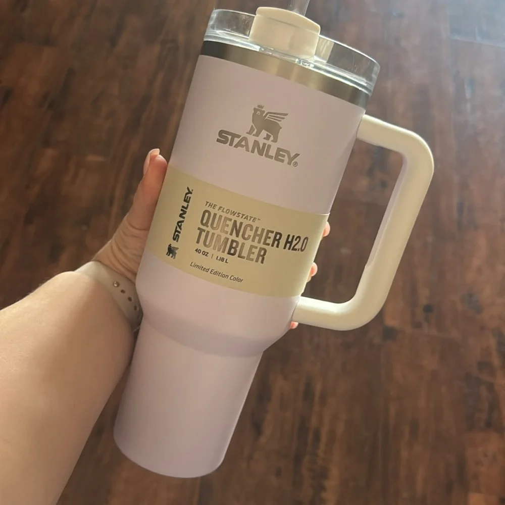 Stanley Quencher 2.0 Tumbler in Light Purple - Picture 2 of 3